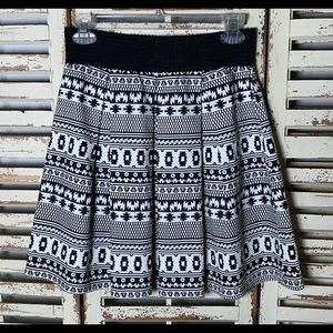 Miami~Medium~Pleat Mini Skirt~Black & White~Aztec